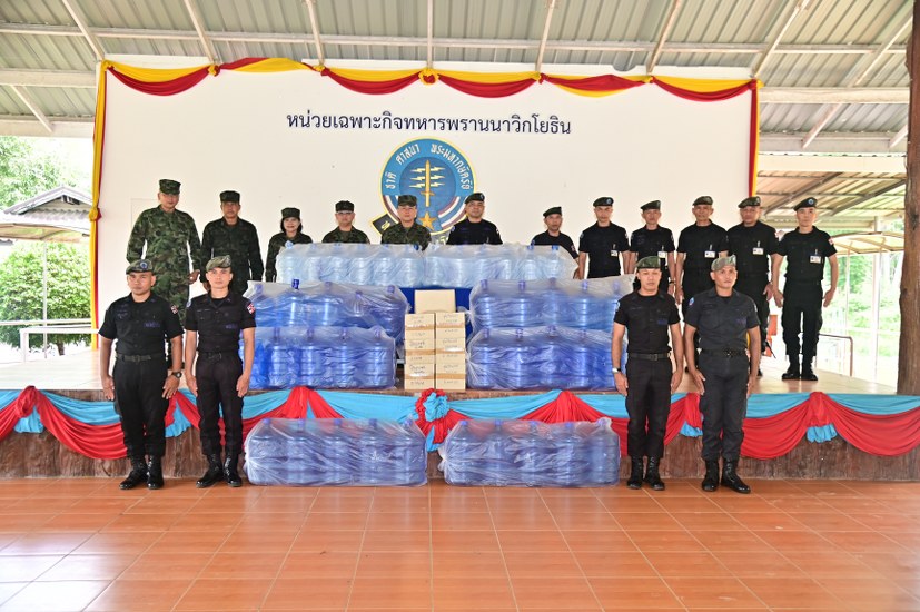กรมวิทยาศาสตร์ทหารเรือ โดย พลเรือตรี วชิรวิชญ์ ขาวคม เจ้ากรมวิทยาศาสตร์ทหารเรือ และคณะ ส่งมอบบ่อบาดาล ความลึก ๑๐๐ เมตร ที่ได้รับการสนับสนุนจากบริษัท ห้างร้าน และกลุ่มเพื่อน จก.วศ.ทร ให้กับ ฉก.ทพ.นย. เพื่อแก้ไขปัญหาการขาดแคลนน้ำอุปโภค และบริโภค พร้อมกันนี้ วศ.ทร. ได้มอบผลิตภัณฑ์ทางทหาร ถังน้ำดื่มขนาด ๑๘.๙ ลิตร และ ๗.๖ ลิตร เพื่อให้หน่วยได้แจกจ่ายกับหน่วยต่าง ๆ ที่ปฏิบัติหน้าที่ตามแนวชายแดน ณ  ฉก.ทพ.นย. ค่ายเทวาพิทักษ์ อ.โป่งน้ำร้อน จว.จันทบุรี ในวันพฤหัสบดีที่ ๒๒ พฤษภาคม ๒๕๖๙